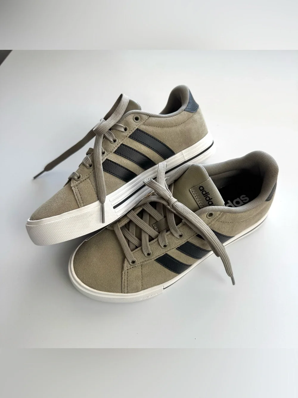 NWT Adidas Daily 4.0 Sneakers Lace Olive Green Men’s Sz 5.5 Womens Sz 6.5 Shoes
